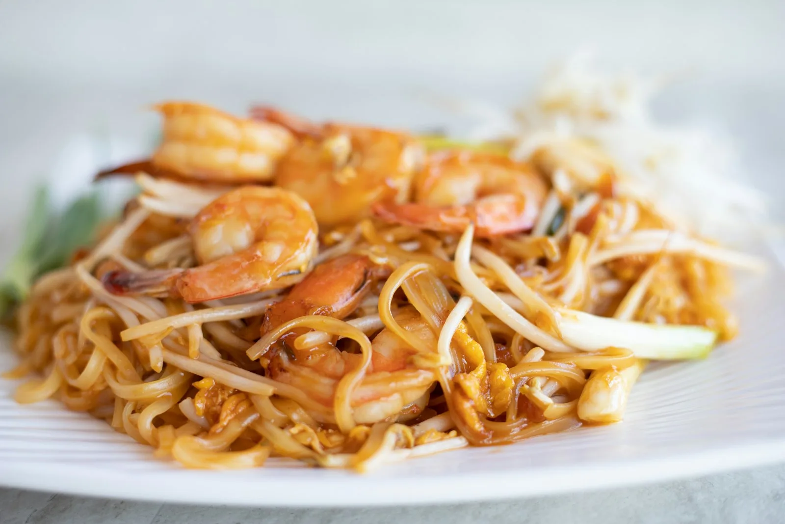 Острый тайский салат сом там и закуски местной кухни